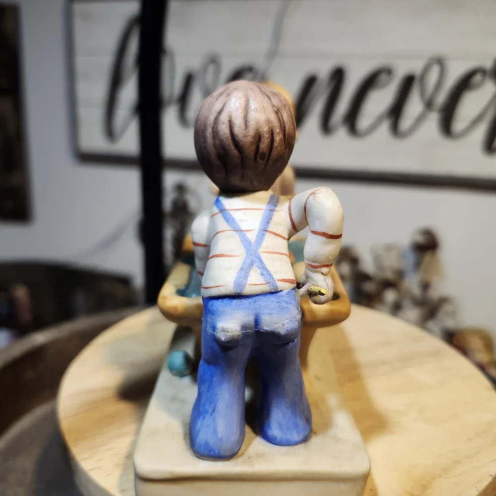 Charming Ceramic Billiards Figurine - Picture 3 of 5